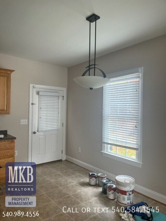 Building Photo - 2810 King St NE