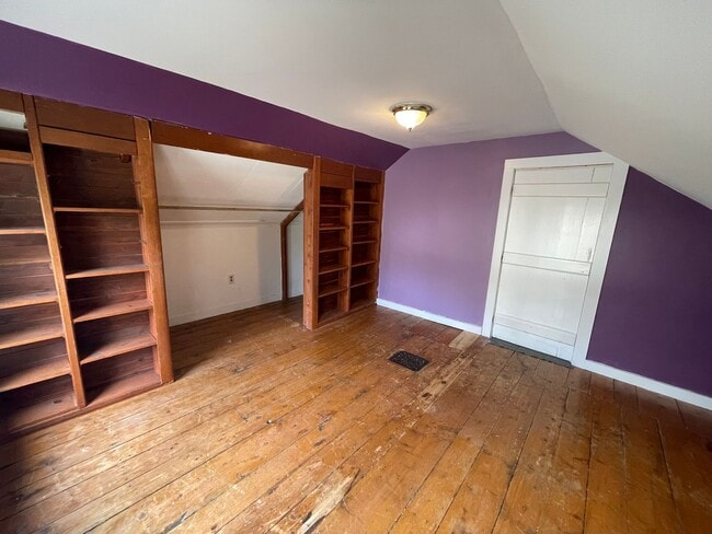 Building Photo - Your Lee Hideaway – Cozy 2BR + Office, Wal...