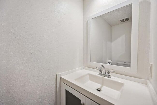 Building Photo - 12800 Briar Forest Dr