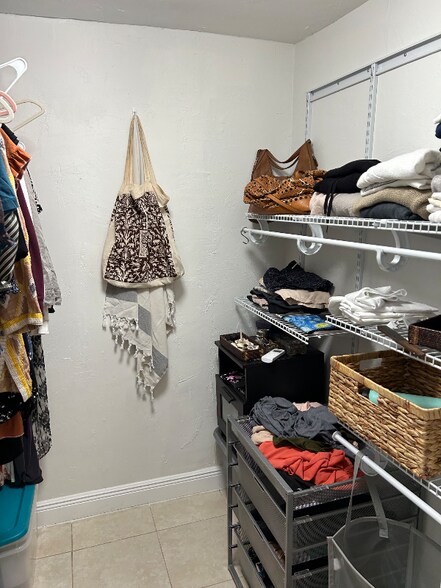 Building Photo - 230 SW 15th St