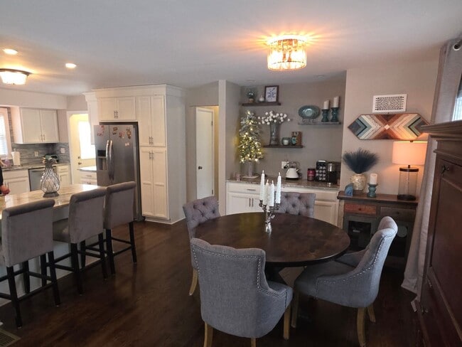 Building Photo - Updated 3 bedroom Kenosha ranch