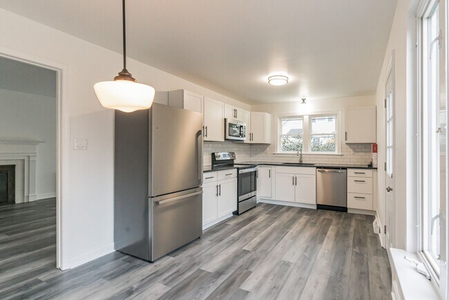 Building Photo - 4/ 1.5 Just minutes from Wake Forest Unive...