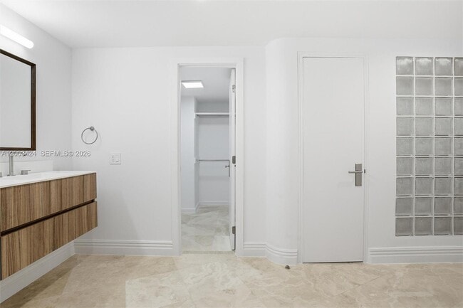 Building Photo - 600 Grapetree Dr