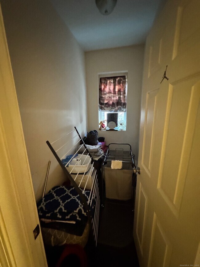 Building Photo - 204 Magnolia St