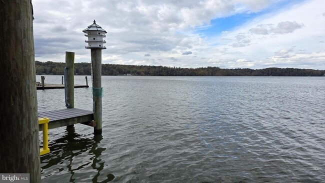 Building Photo - 36 Shore Dr