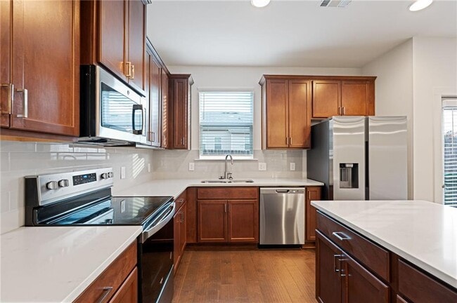 Building Photo - 6256 Hillandale Dr