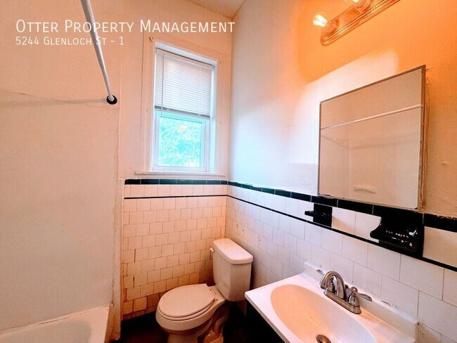 Building Photo - 5244 Glenloch St
