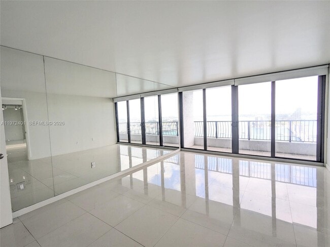 Building Photo - 555 NE 15th St