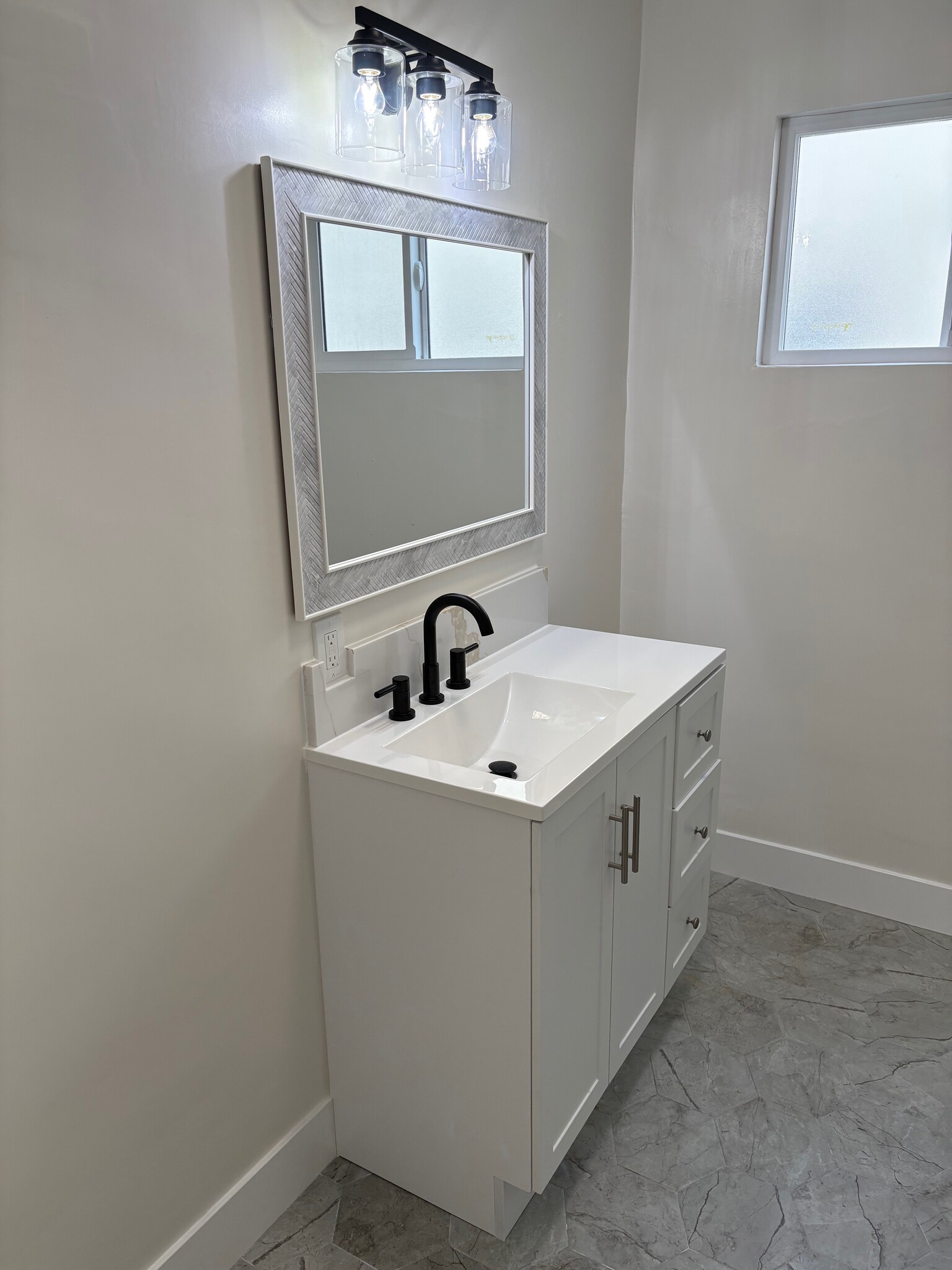 Building Photo - 1242 N New Hampshire Ave