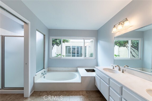 Building Photo - 32 Lone Pine