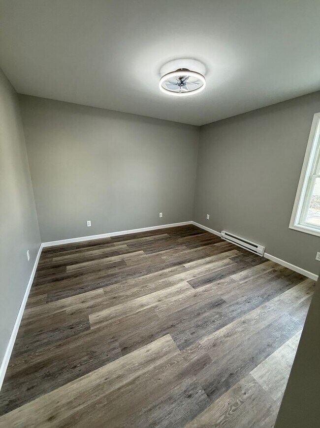 Building Photo - 1136 S Main St