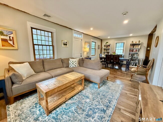 Building Photo - 4 Main St S