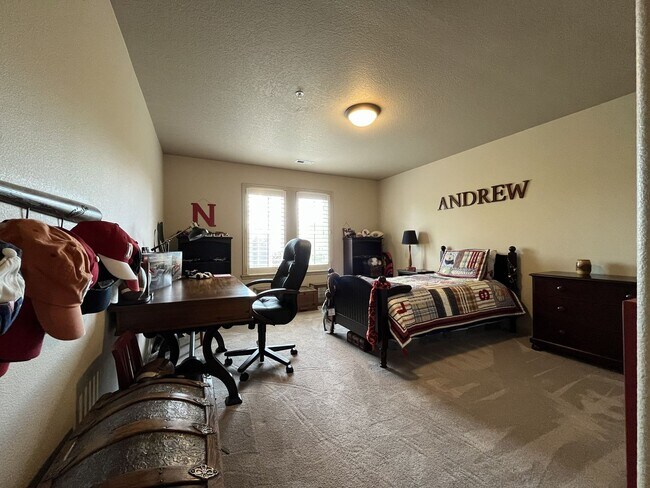 Building Photo - Charming 3 Bedroom Villebois Home with Loft, A/C, Designer Finishes and Community Pool!