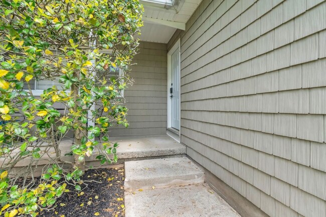 Building Photo - 108 Smith Hill Rd