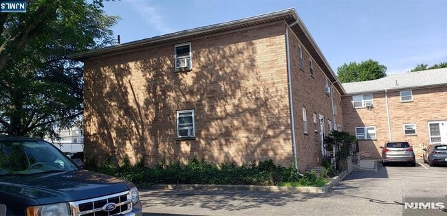 Building Photo - 3809 Broadway