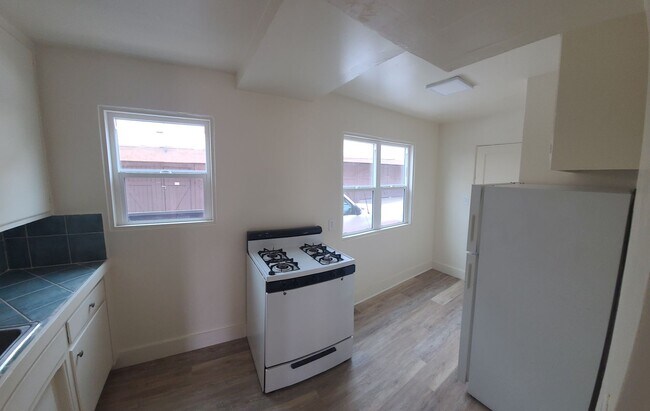 Building Photo - Cozy 1 BR. in Golden Hill - Close to All  ...
