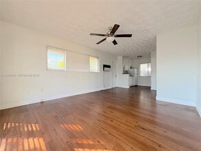 Building Photo - 2809 Middle River Dr