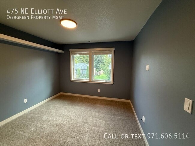Building Photo - 475 NE Elliott Ave