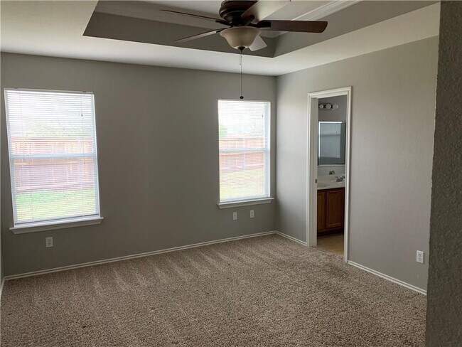 Building Photo - 1006 Potter Cove