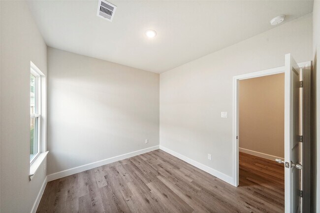 Building Photo - 414 Avenue H