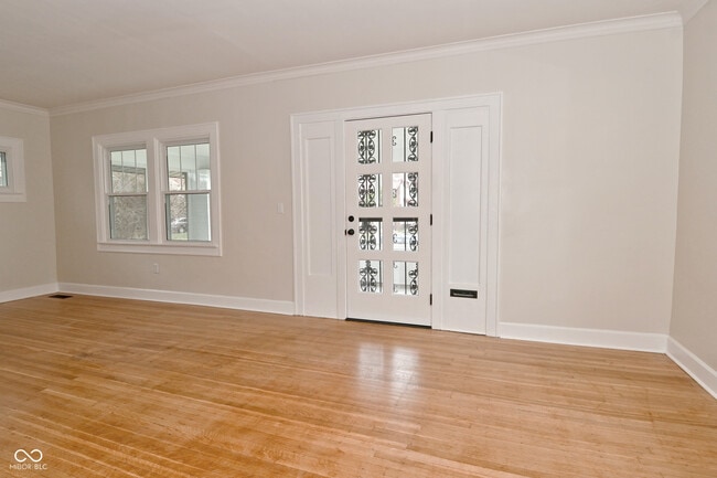 Building Photo - 3928 N Kenwood Ave