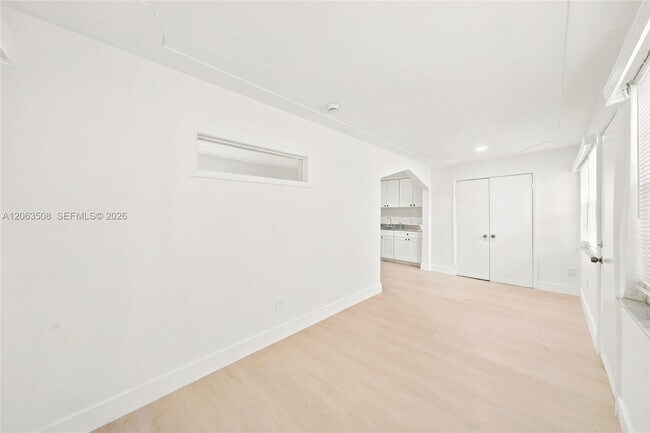 Building Photo - 119 NE 56th St