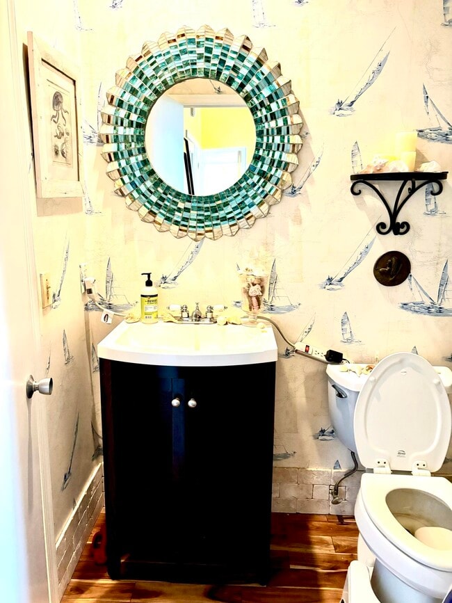 Building Photo - 328 N Lake Dr