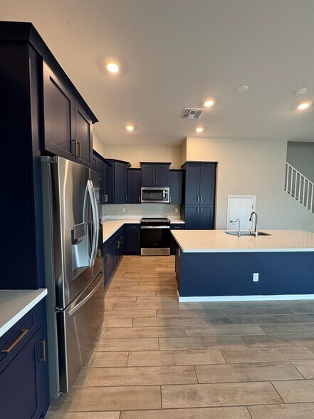Building Photo - 277 E Azalea Dr