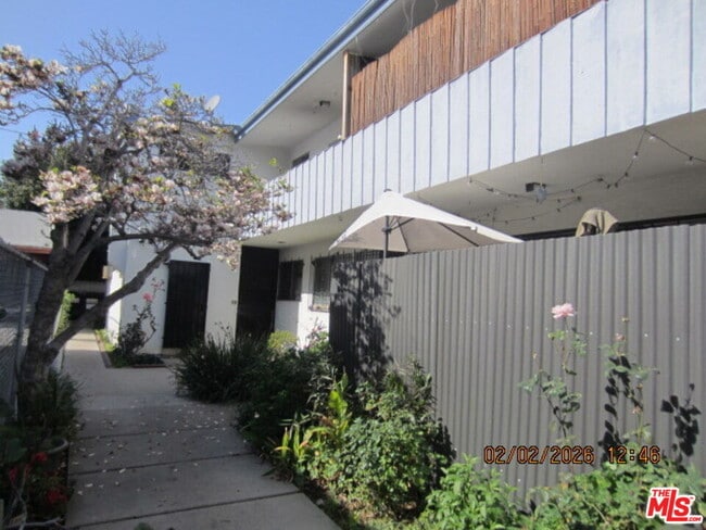 Building Photo - 811 S Wilton Pl