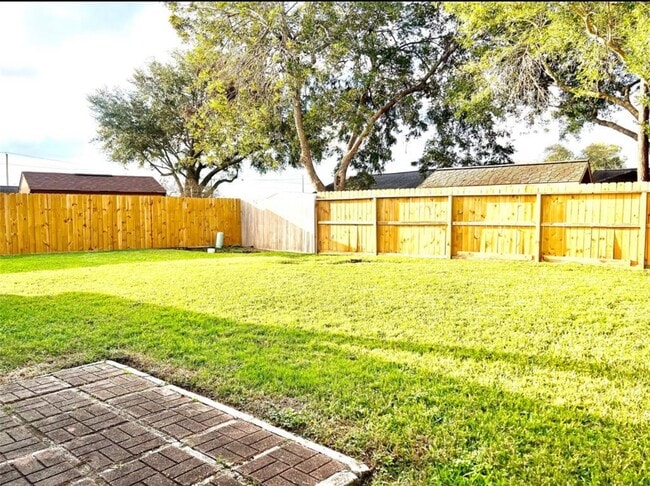 Building Photo - 2826 Pickett Dr