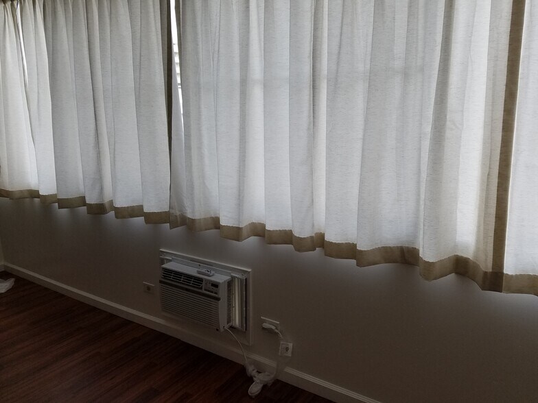 Building Photo - 1560 Kanunu St