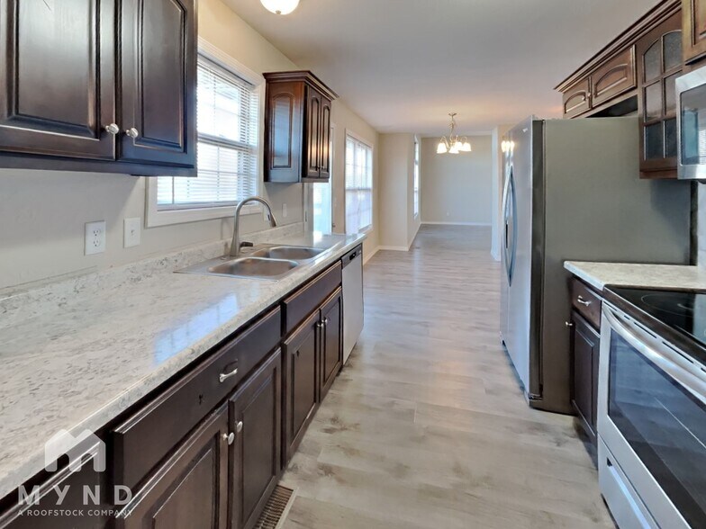 Building Photo - 5697 W Alexa Ln