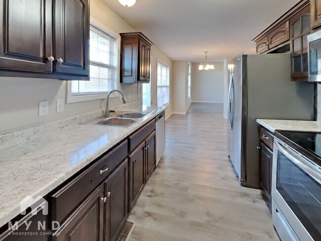 Building Photo - 5697 W Alexa Ln