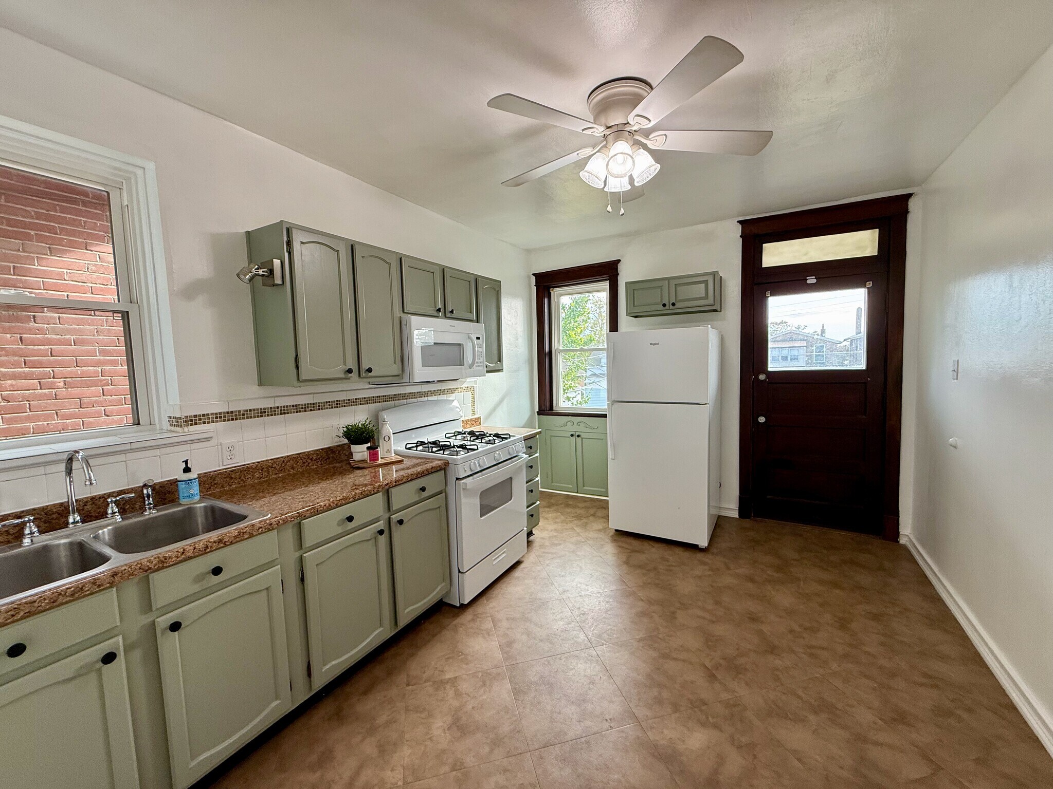 Building Photo - 4950 Loughborough Ave