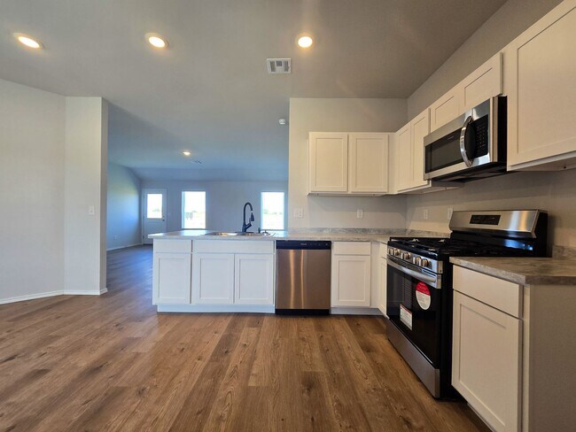 Building Photo - New Construction 3 bedroom Home in Shawnee