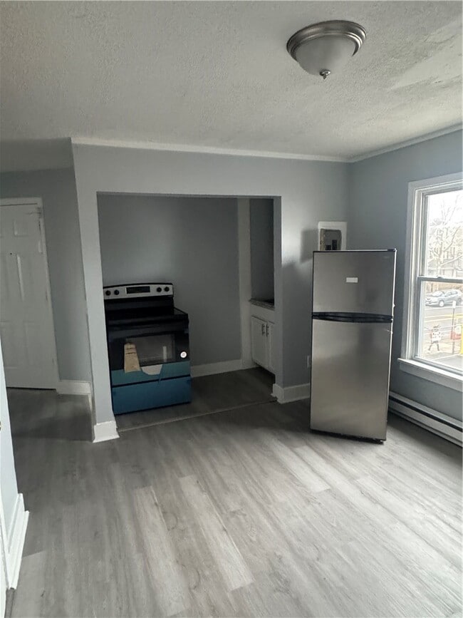 Building Photo - 751 Dewey Ave