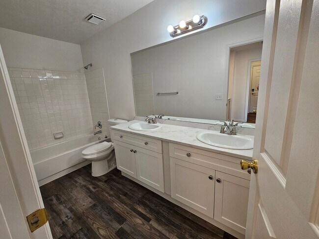 Building Photo - Beautifully Remodeled 4 Bed / 2 Bath Home in Stansbury Park