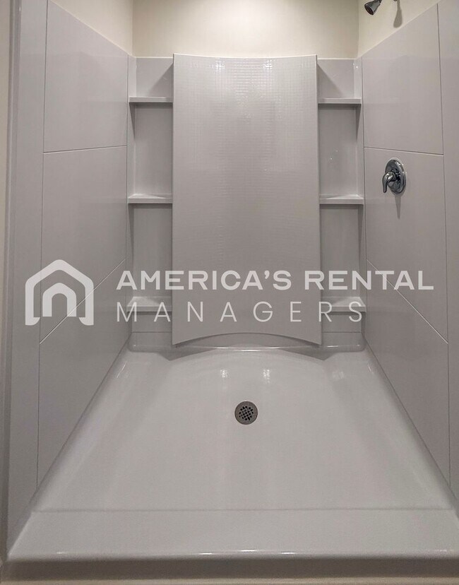 Building Photo - Available for Move-In Soon! Available to V...