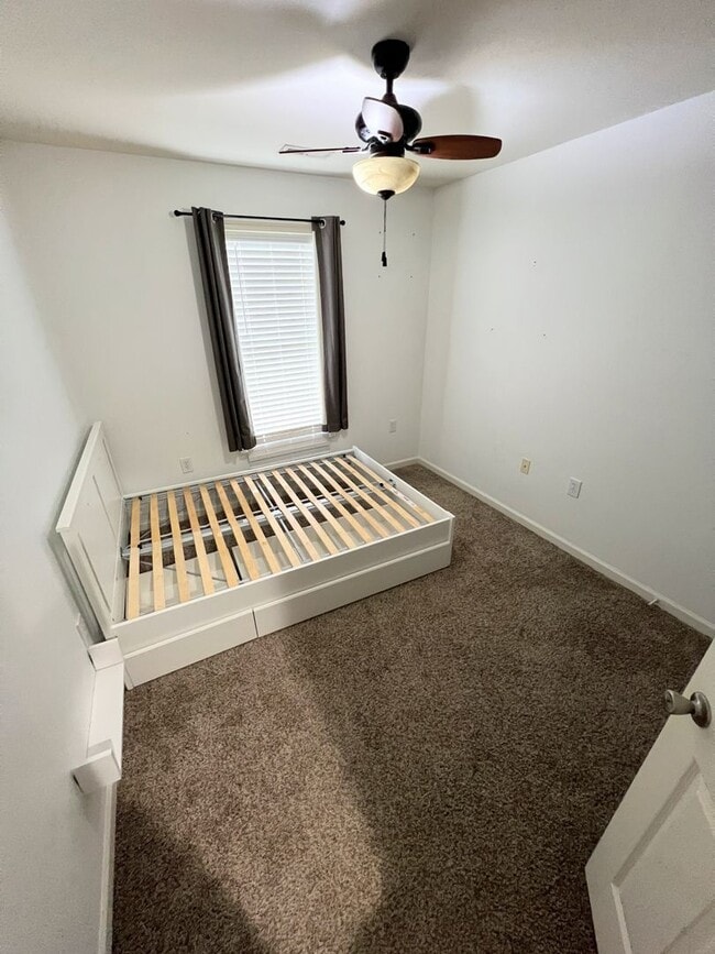 Building Photo - 4 Bedroom Town Home in Lynchburg