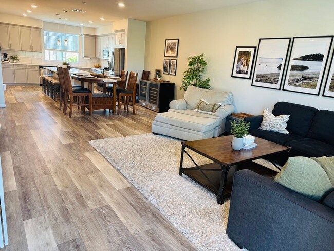Building Photo - Experience Luxury Living With 4 Bedrooms o...