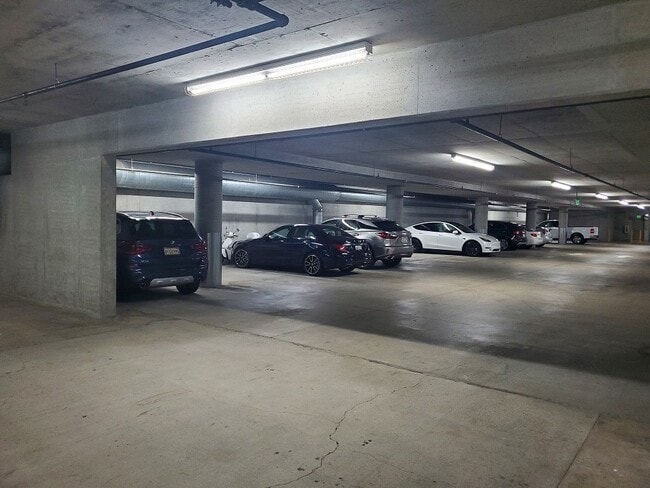 Building Photo - Downtown Loft living in Little Italy