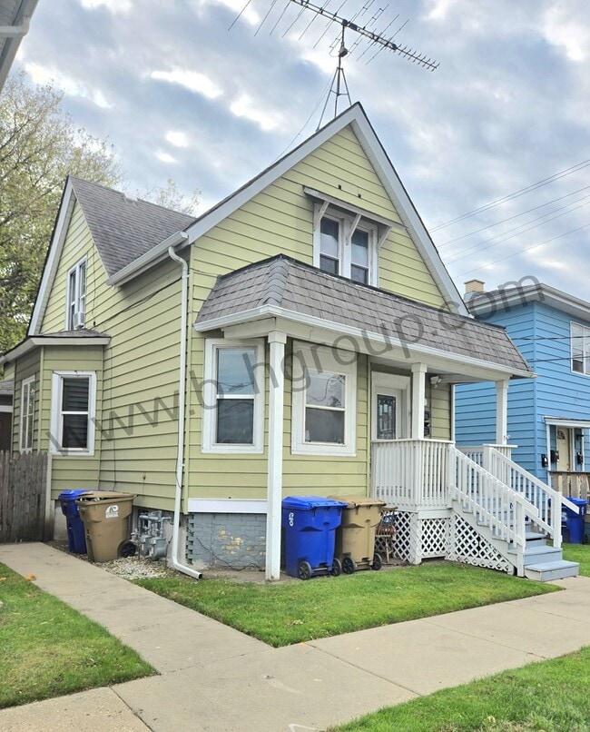 Building Photo - 821 48th St