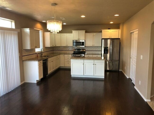 Building Photo - 2350 NW Hazelwood Ave