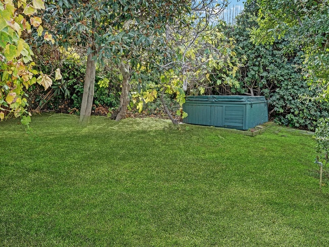 Building Photo - 1044 Manzanita St