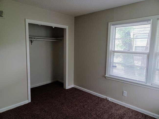 Building Photo - Cozy 3 bedroom, 1 bath home on Northeast side