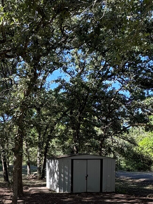 Building Photo - 489 Northwood Cir