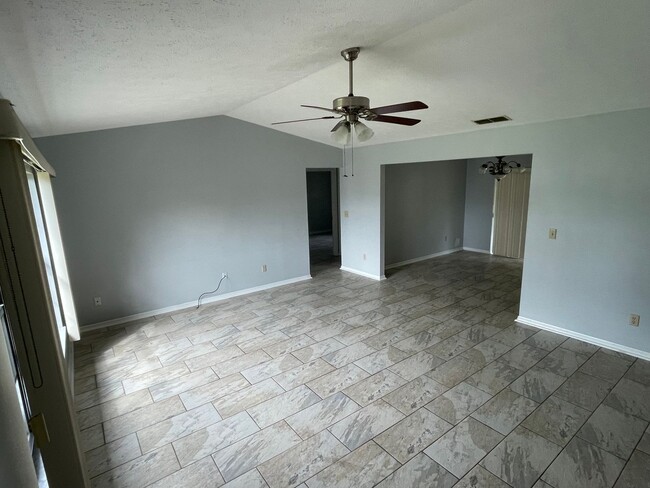Building Photo - 3/2 Home in Belleview