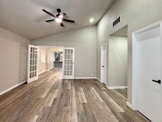 Building Photo - Windcrest Beauty for Rent!