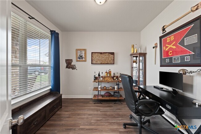 Building Photo - 810 Mclaury Cove