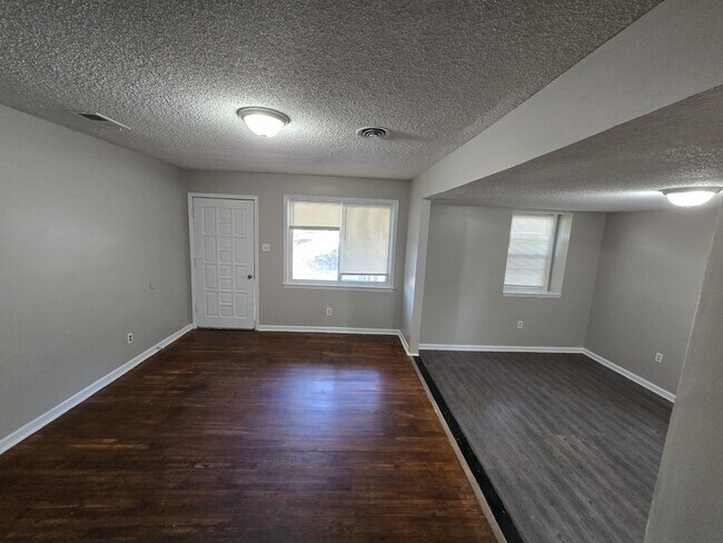 Building Photo - 3906 Hammett Dr